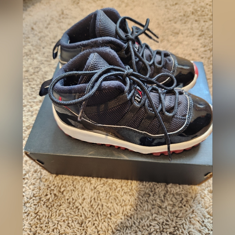 Authentic Jordan 11 Retro Breds Size 10c